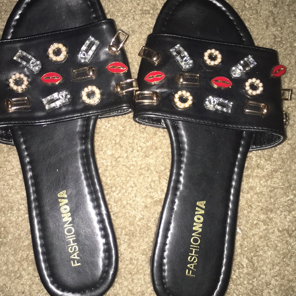 Beautiful Leather decorated flip flops